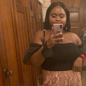 Off The Shoulder Bodysuit✨. Sold to Platos✨